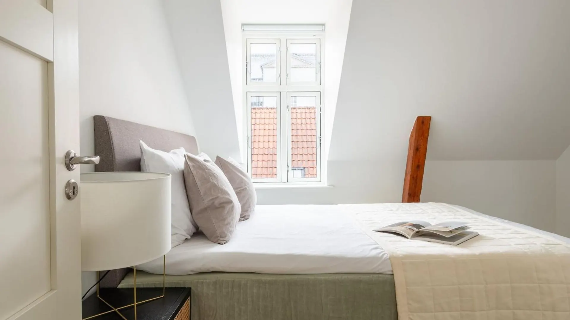 Sanders Leaves - Two-Bedroom Apartment With Shared Roof-Top Terrace コペンハーゲン 0*,  デンマーク